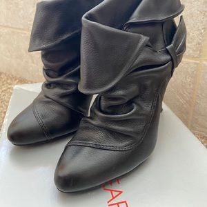 Report Britt Black Booties